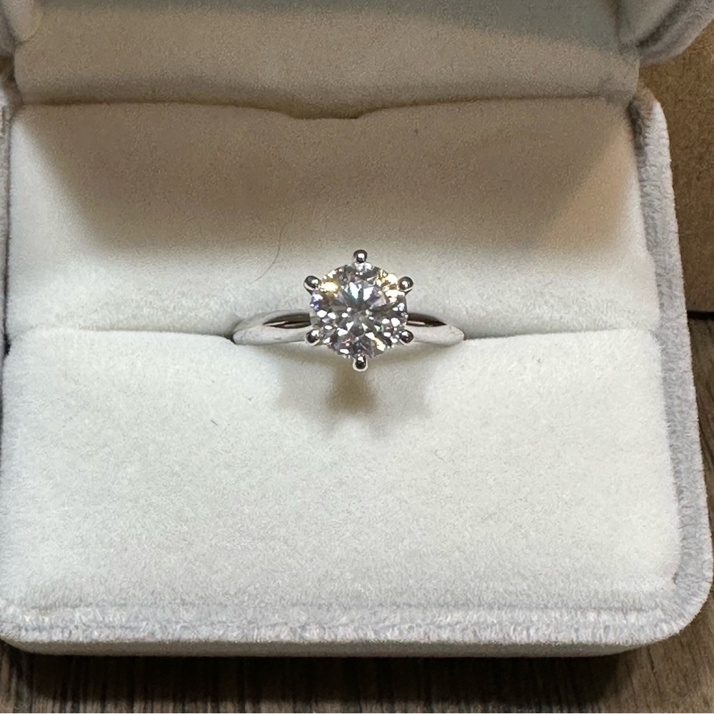Moissanite diamond ring, 1.5 carat, size 5.5, white gold, plated sterling silver